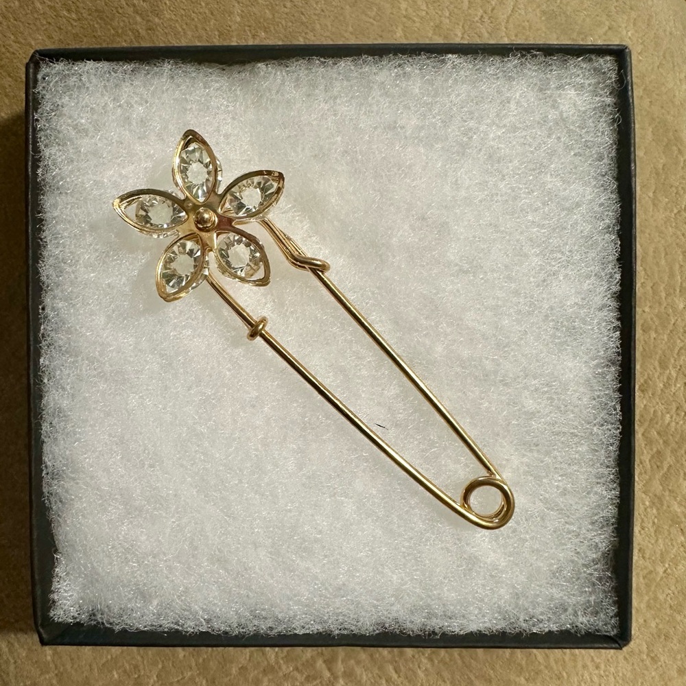 Flower Broach Pin